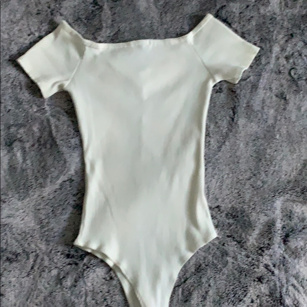 Off Shoulder Ribbed Bodysuit - Picture 4 of 5